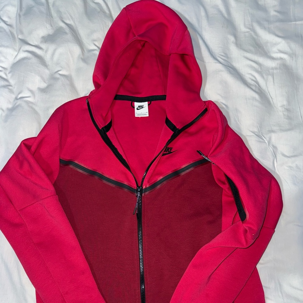 Red Nike Tech - Picture 2 of 2